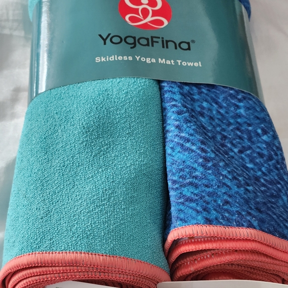 YogaFina Skidless Yoga Mat Towels - Teal and Blue - Picture 2 of 4